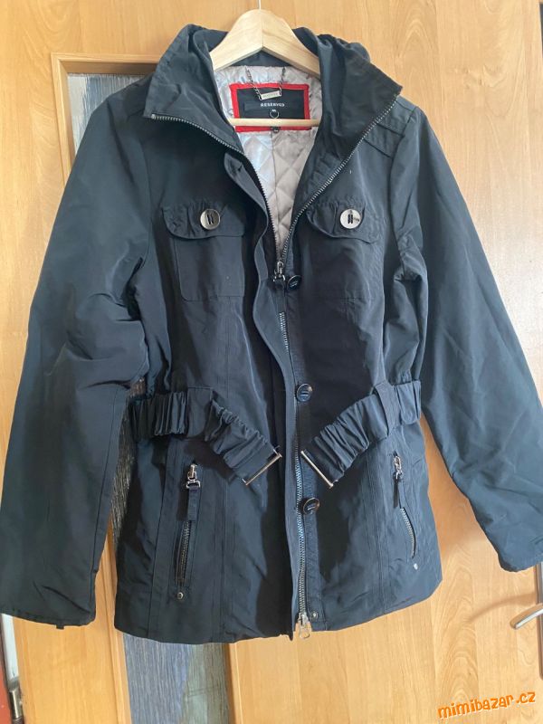 Prošívaný kabátek s páskem