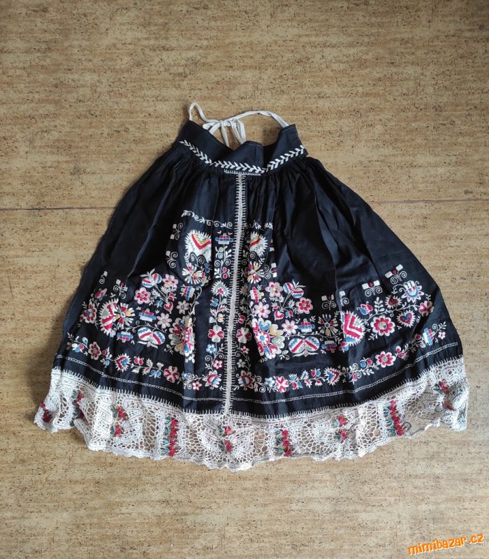 Sukně a zástěra kyjovského kroje