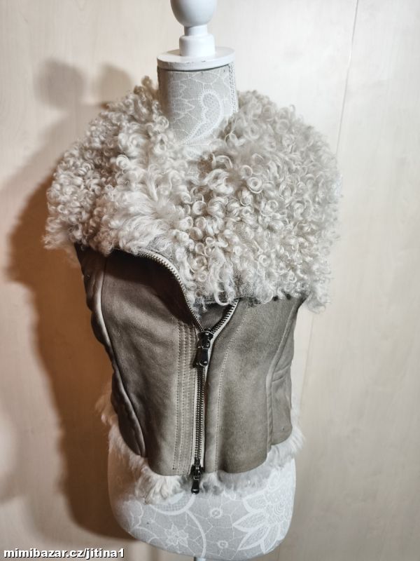 VÝPRODEJ !!Vesta s pravou kožešinou