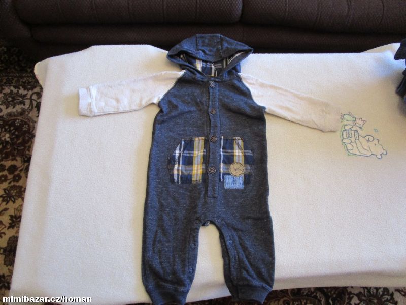 Pěkný bavl. overal s kapucí zn. F&F, vel. 74
