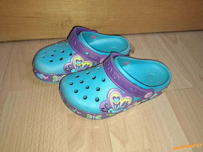 Crocs s motýlky