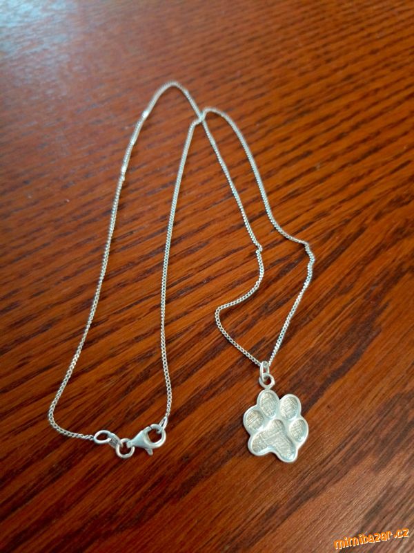 Stříbrný řetízek s přívěskem