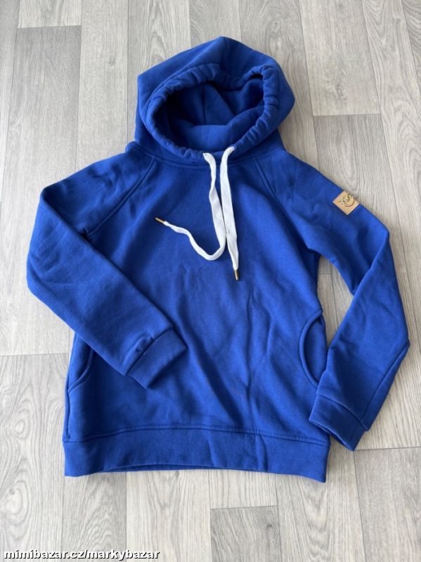 Teplejší mikina s nášivkou