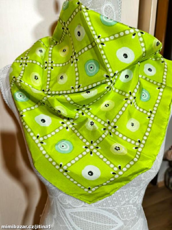 nový hedvábný šátek