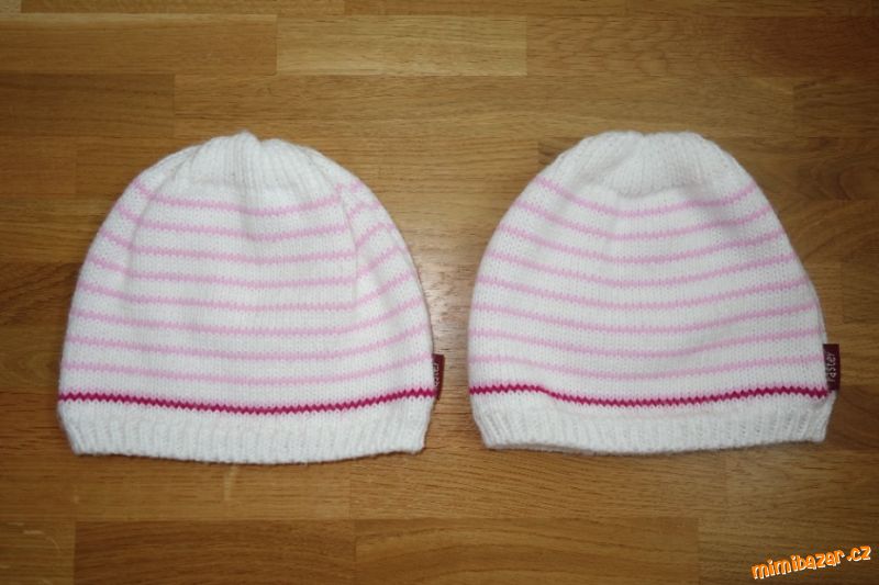 2x bílá zimní čepice pro dvojčata vel. 110