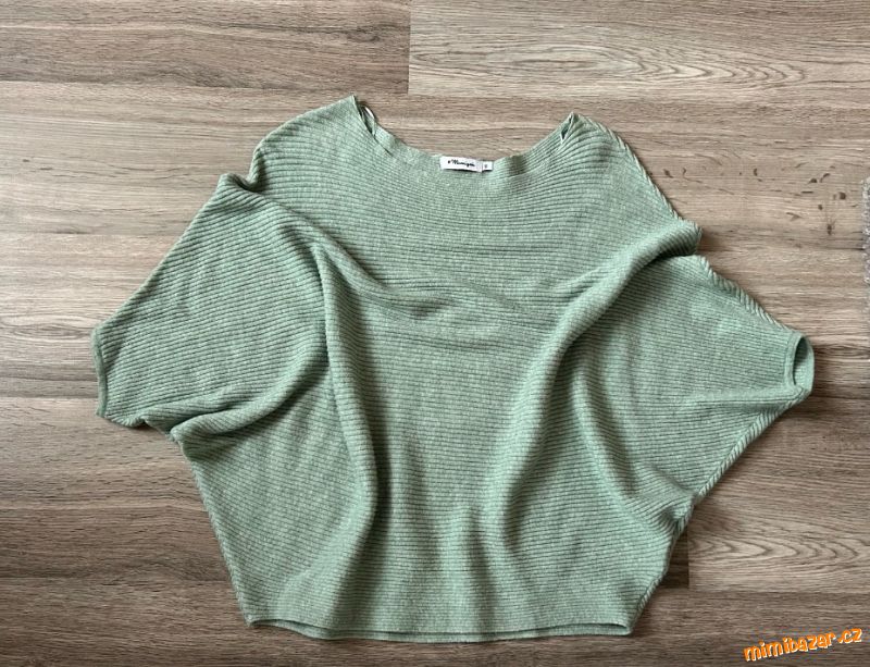 Svetr s netopýřimi rukávy