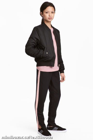 KALHOTY ČERNÉ S LAMPASEM ZN. H&M v 9/10 let