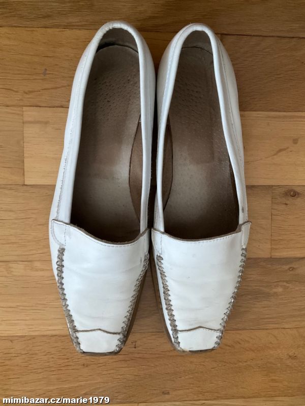Kožené boty mokasíny bílé s prošitím