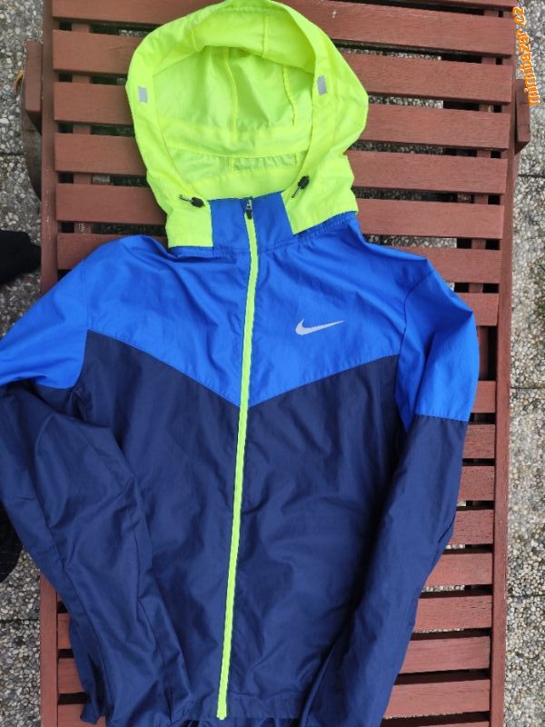 Nádherná běžecká sportovní bunda NIKE