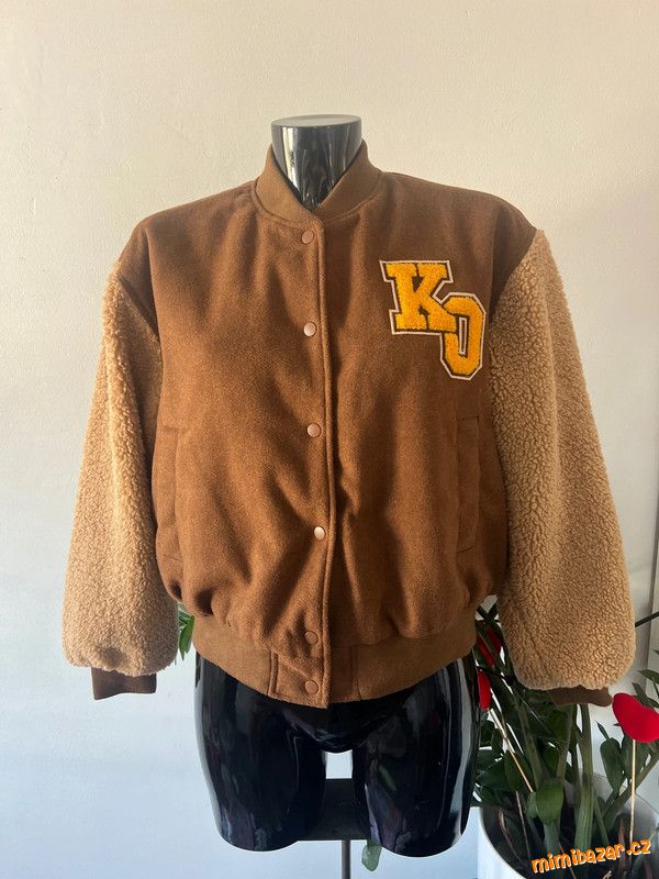 Krásný čokoládový bomber Sinsay