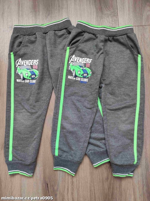 2x Chlapecké tepláky vel. 98