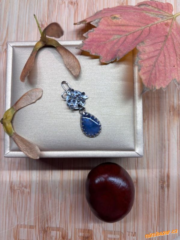 Tanzanit a pomněnky - nádherný romantický přívěsek