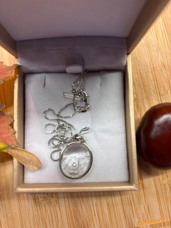 Luxusní šperk s pohyblivou bublinou uvnitř křišťál