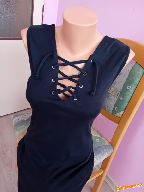 HEZKÉ ČERNÉ DÁMSKÉ ŠATY - vel.M / zn.CHicorée