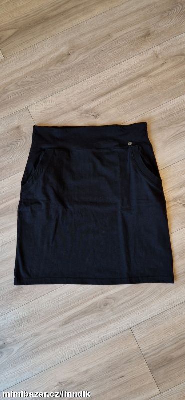 Černá sukně s kapsami