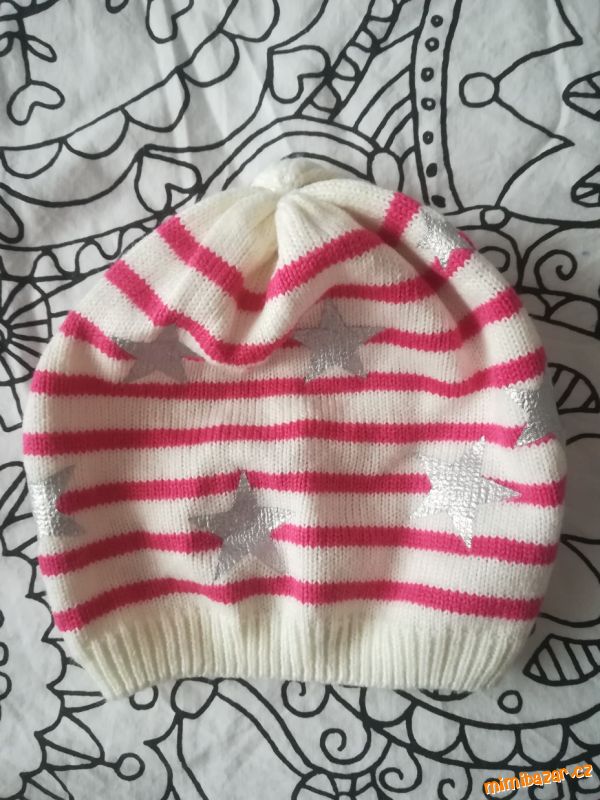 Dívčí čepice s hvězdami