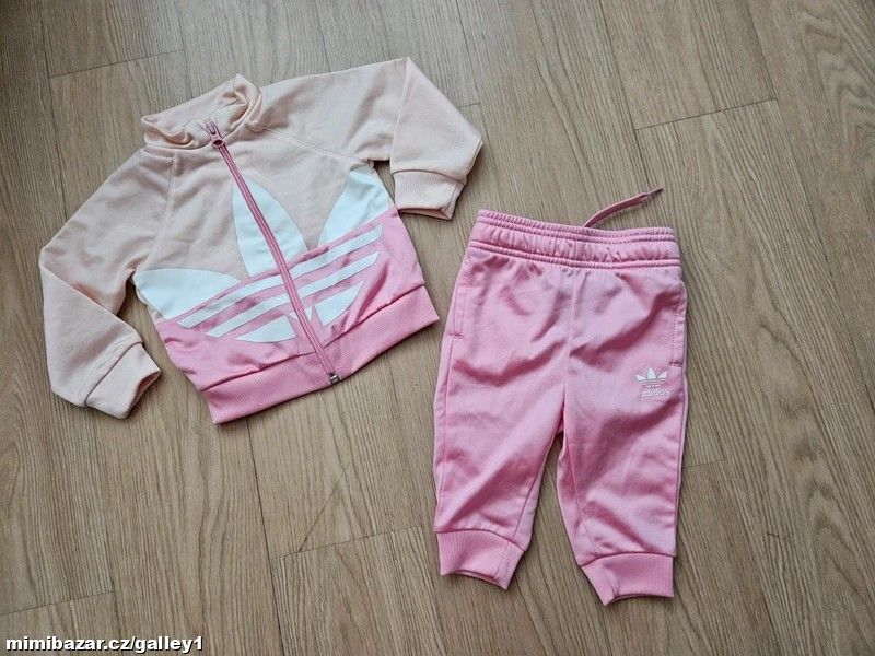 Souprava Adidas, vel. 6-9 měsíců