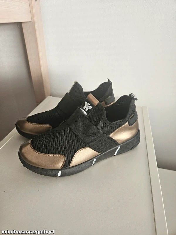 Lehké nazouvací tenisky, vel. 37, stélka 23-23, 5