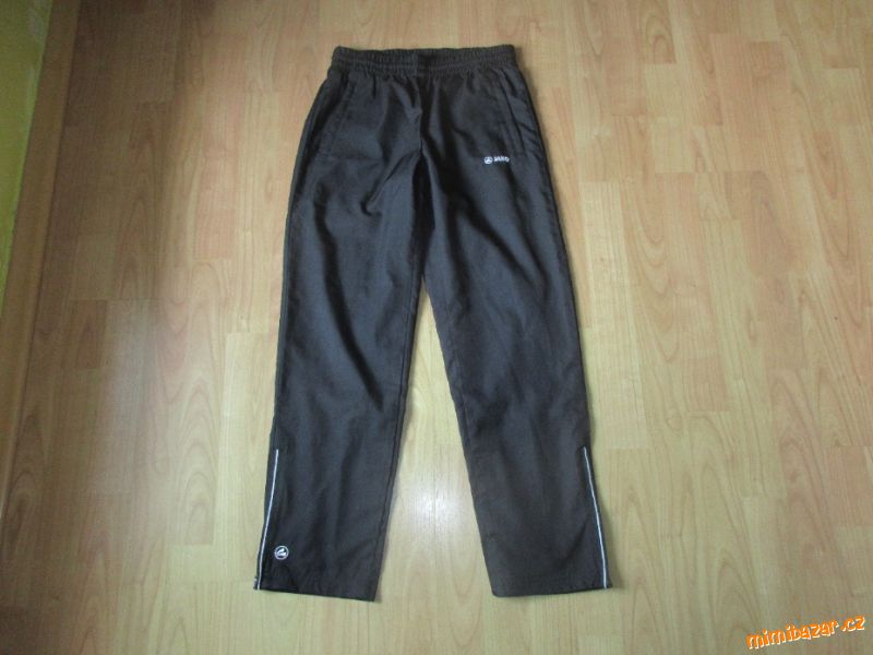 černé šusťákové kalhoty Jako