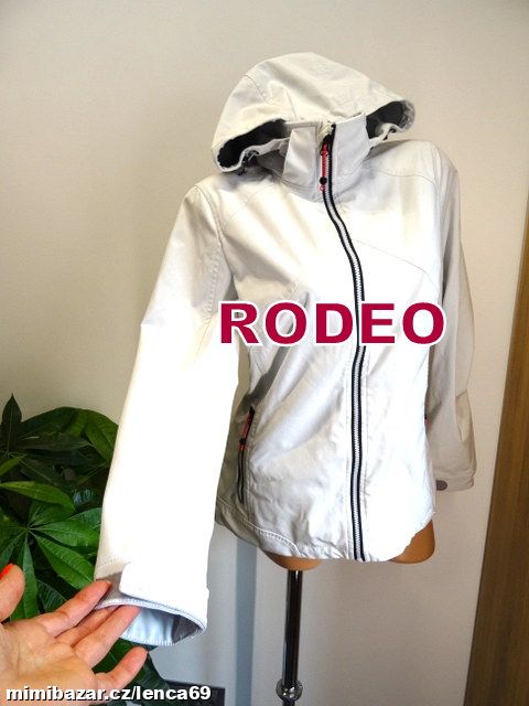 ZNAČKOVÁ SOFTSHELLOVÁ BUNDA