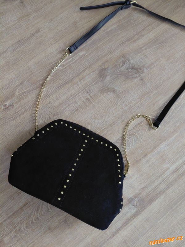 ČERNÁ SEMIŠOVÁ KABELKA SE ZLATÝMI DETAILY