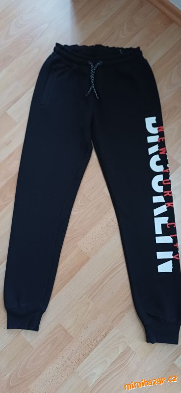 Tepláky Chapter young