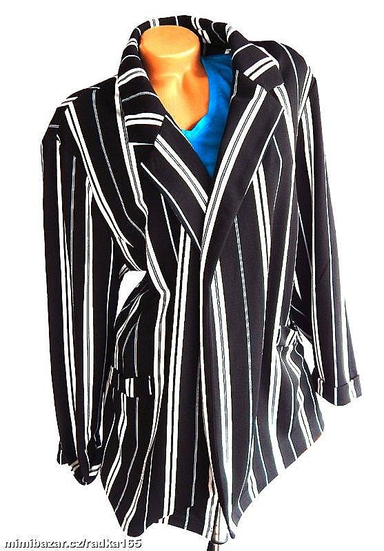 Měkoučký středně silný kabátek vel.50