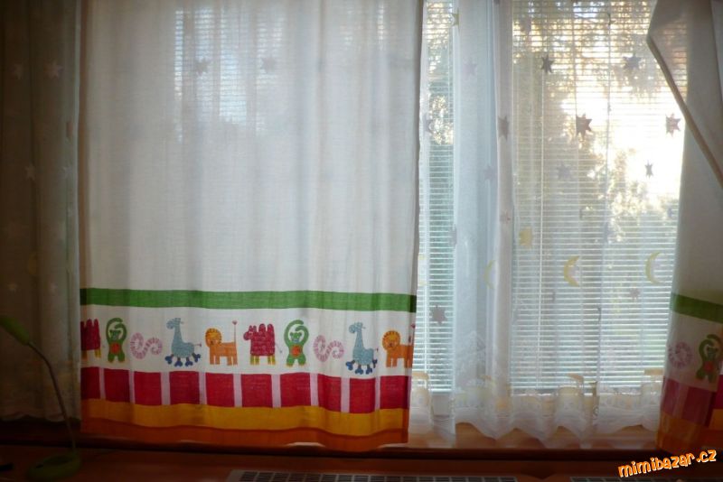 ZÁCLONA S VLÁČKY + ZÁVĚS ZVÍŘÁTKA