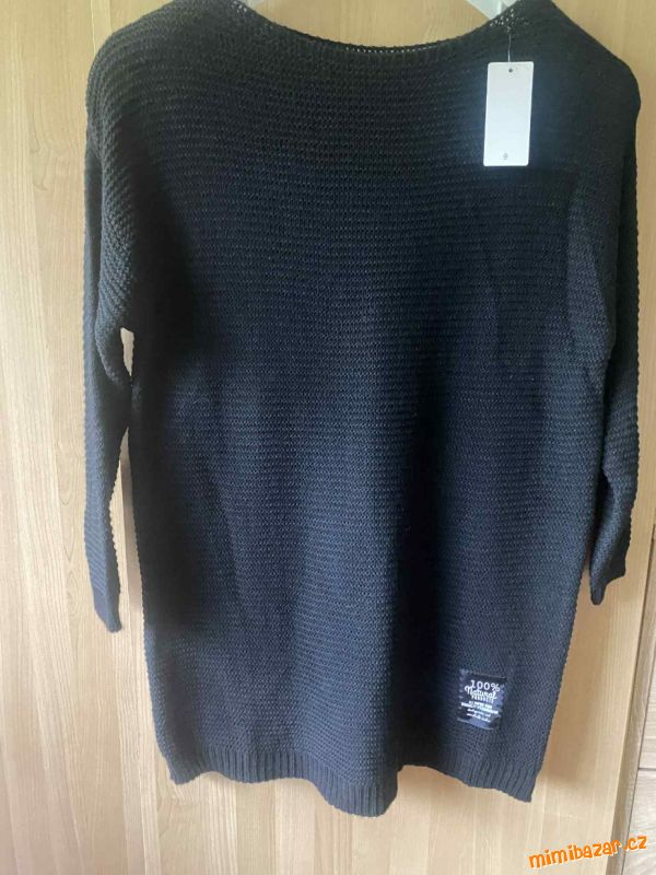 Dlouhýčerný italský svetr