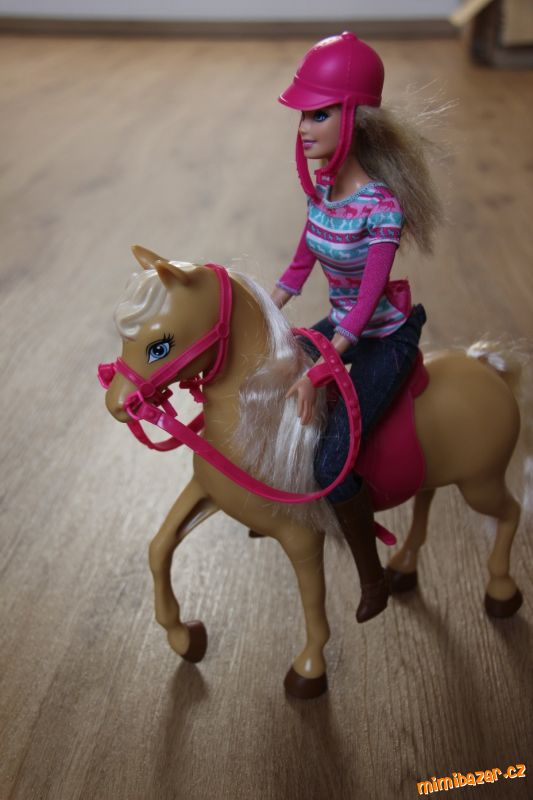 Panenka Barbie Mattel s koněm