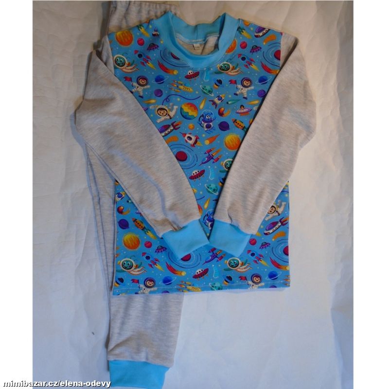 Dívčí úpletové pyžamko Vesmír