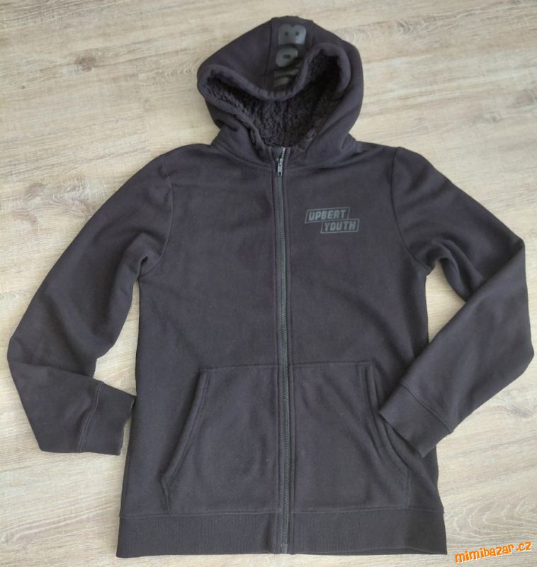 ČERNÁ MIKINA/KLOKANKA NA ZIP S TEPLOU KAPUCÍ