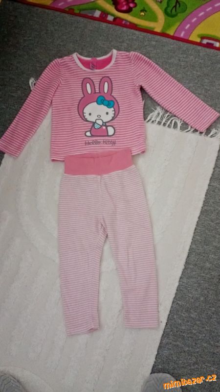 Sametová souprava Hello Kitty vel.104