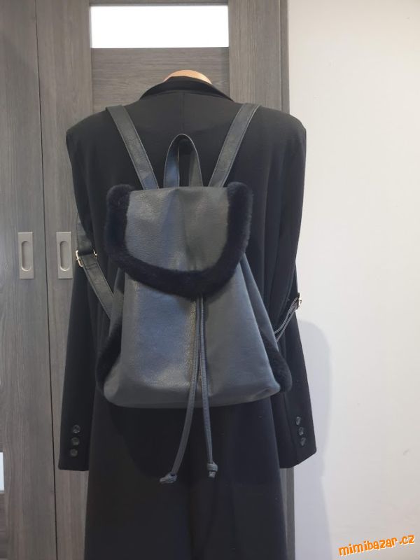 Krásný batůžek s kožešinkou