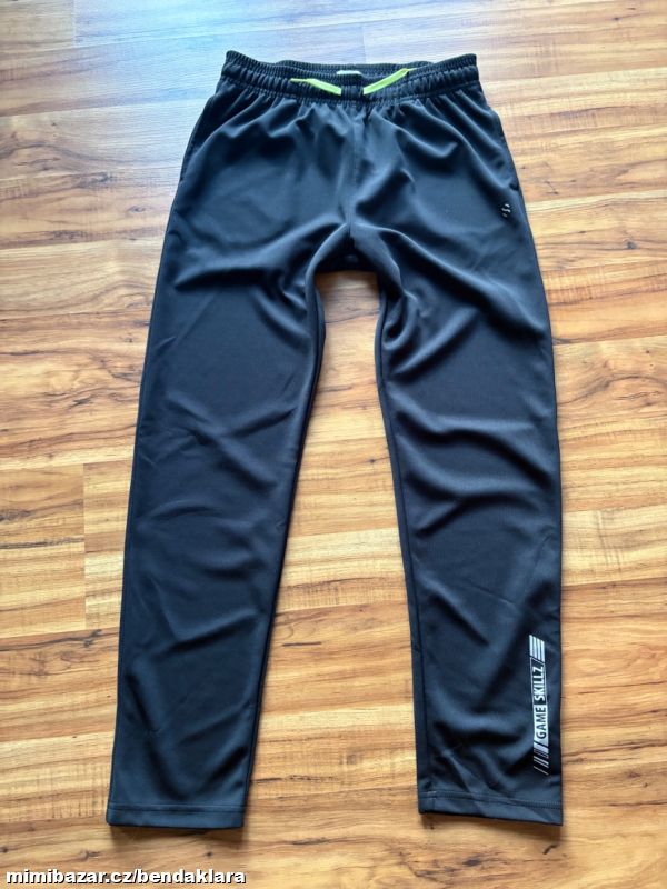 Černé tepláky 158/164