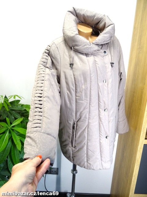 ZNAČKOVÁ ZIMNÍ BUNDA