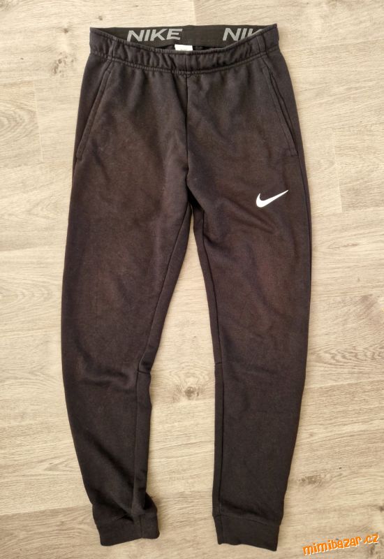 Tepláky Nike