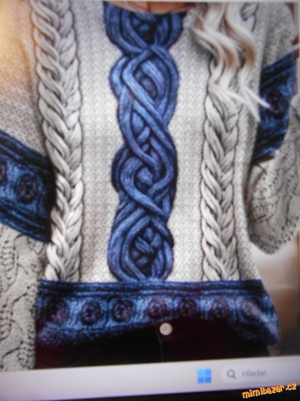 Krásný svetr se vzorem . L, 40 .