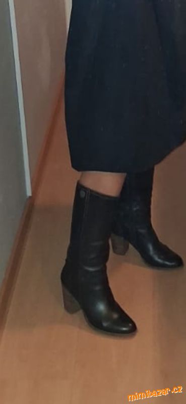 Pěkné kožené černohnede kozačky S.OLIVER