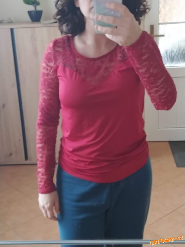 vínová halenka s krajkou