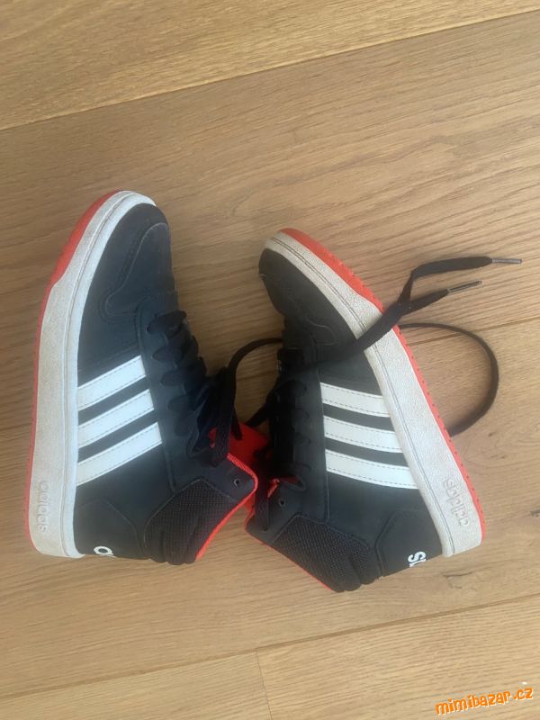 Kotnikove boty Adidas 32