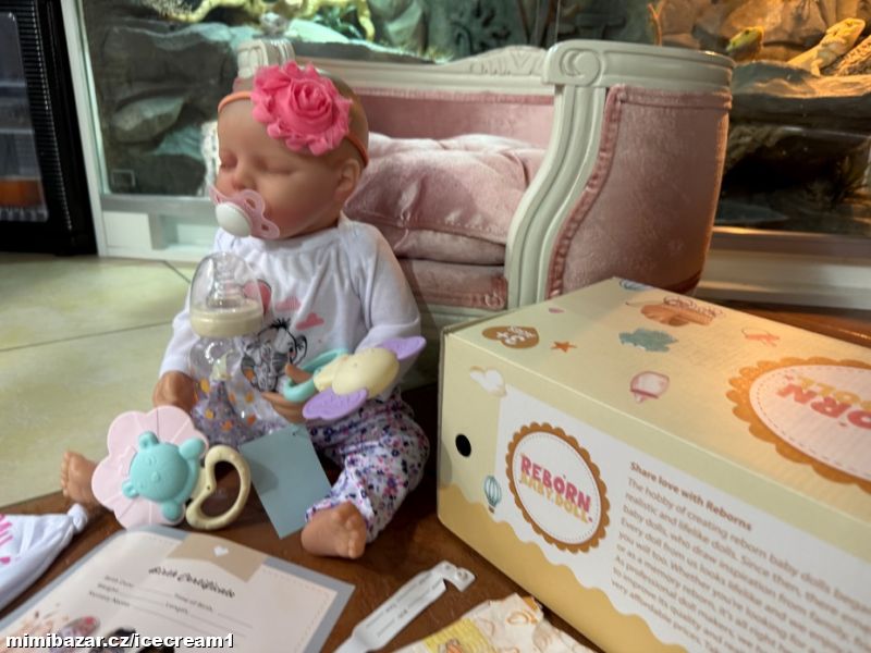 Realistická panenka Reborm holčička