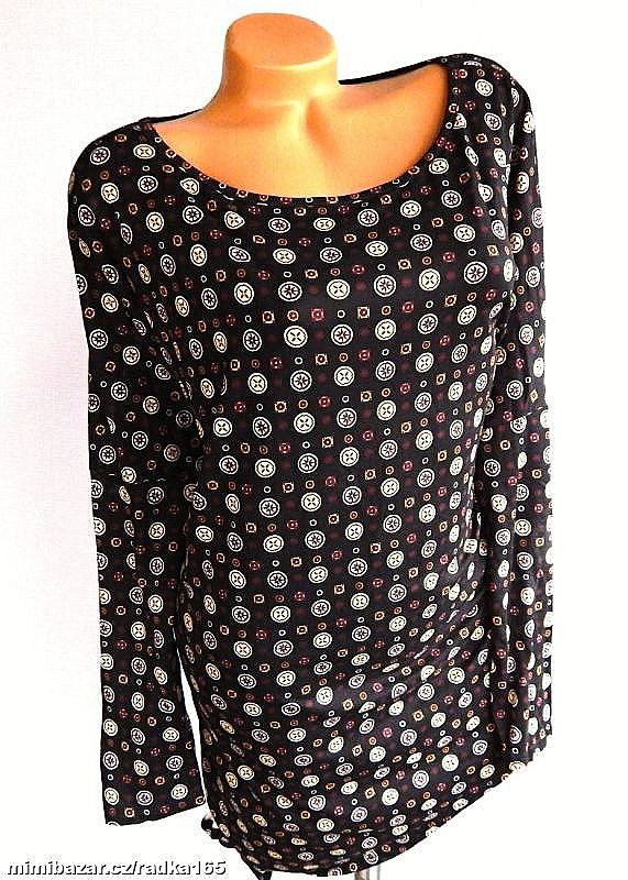 Příjemné triko bok na uzel vel.46...outlet