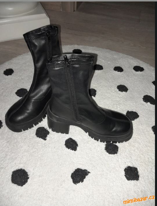 krásné kotníkové boty 37