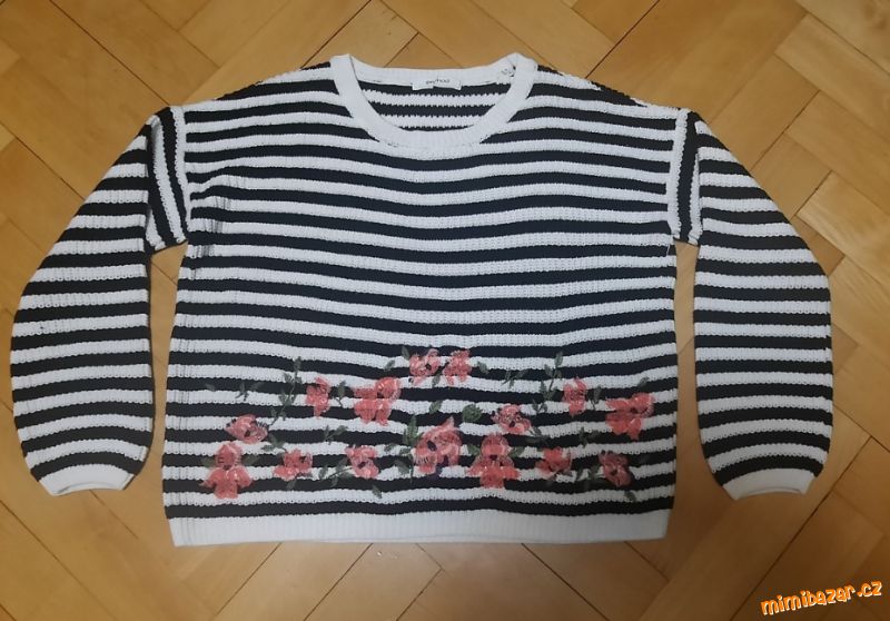 Pruhovaný svetřík