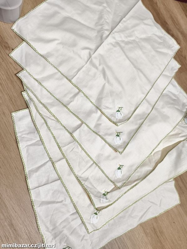 6x krémové slavnostní ubrousky na stůl s výšivkou