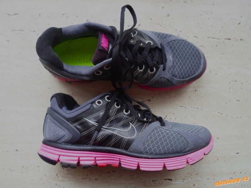 Černé růžové boty tenisky botasky Nike