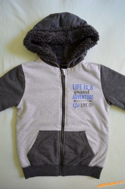 Teploucka zimni mikina s koziskem a kapuci