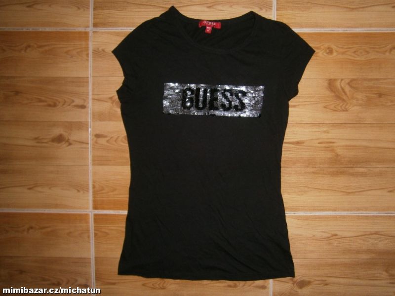 Černé tričko s flitry značky GUESS, vel.XS