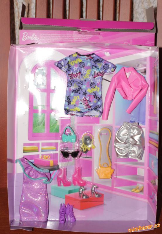 Oblečky a doplňky od Barbie Playline Odile